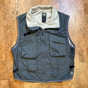 Nike ACG Cargo Utility Vest Outer Layer 3 Size Large Nylon Lined Reversible Gray